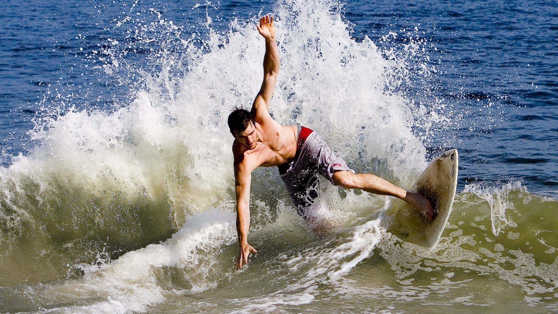 电竞世界杯落幕，中国战队斩获英雄联盟全球总冠军